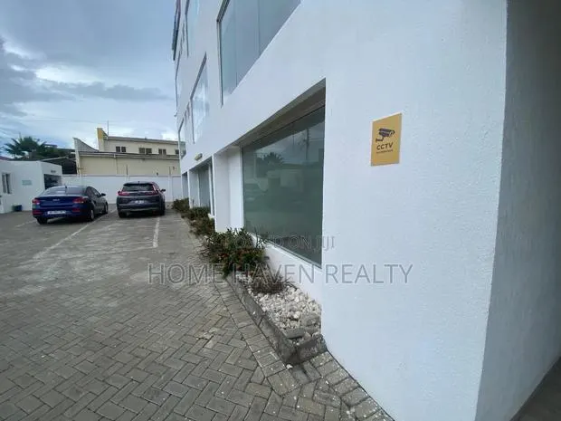 500 Square Meter Office Space for Rent at Labone · Photo 1