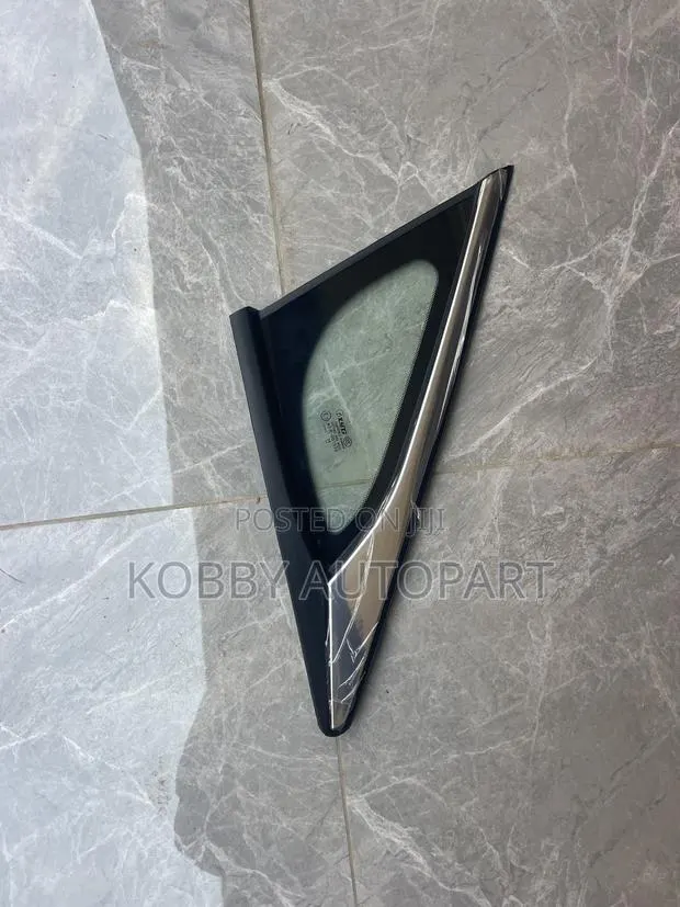 Honda Civic Body Vent Quarter Window Glass 2016 2017 2018 2019 2020 · Photo 1