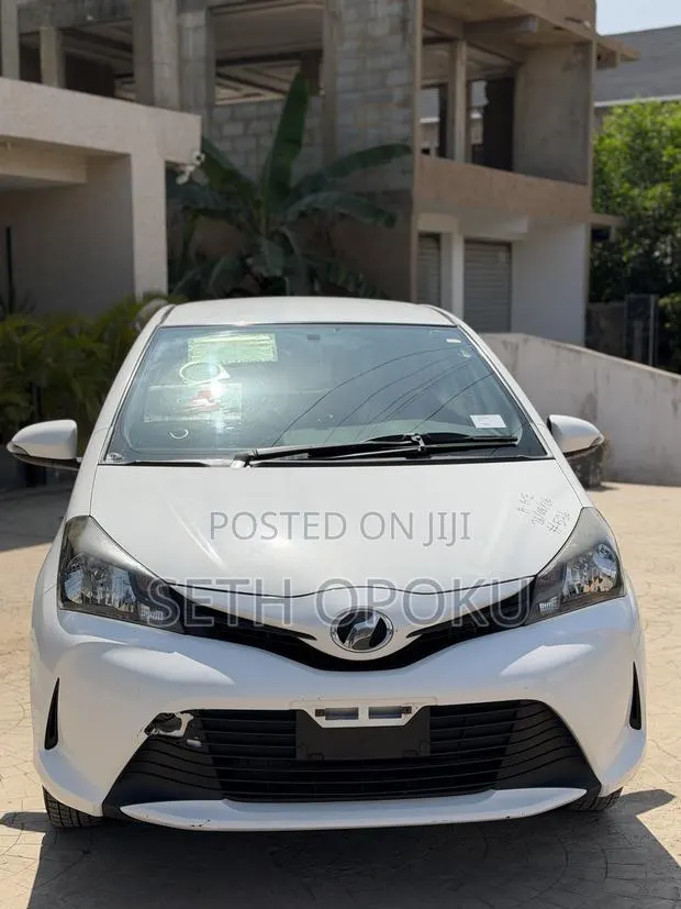 Toyota Vitz 1.3 FWD 5dr 2016 White · Photo 1