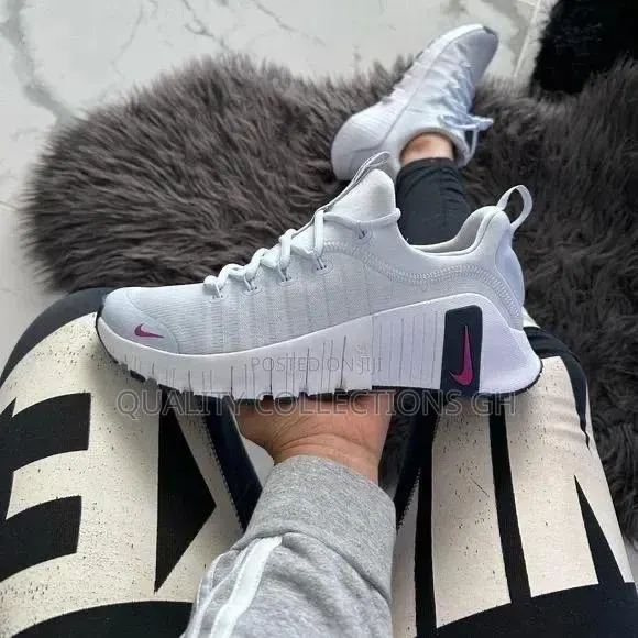 White Nike Free Metcon · Photo 1