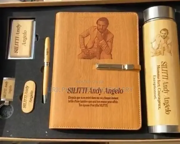 Customized Diary With Flask, Pen And Keyholder · Photo 1