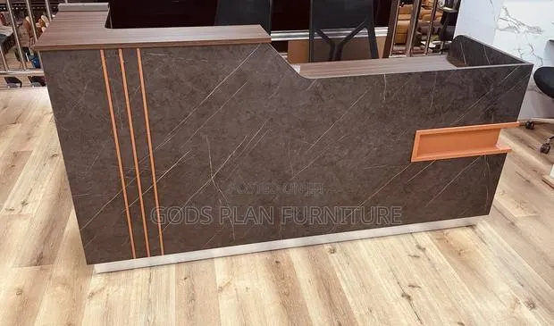 Executive Front Desk (La-660-20) · Photo 1