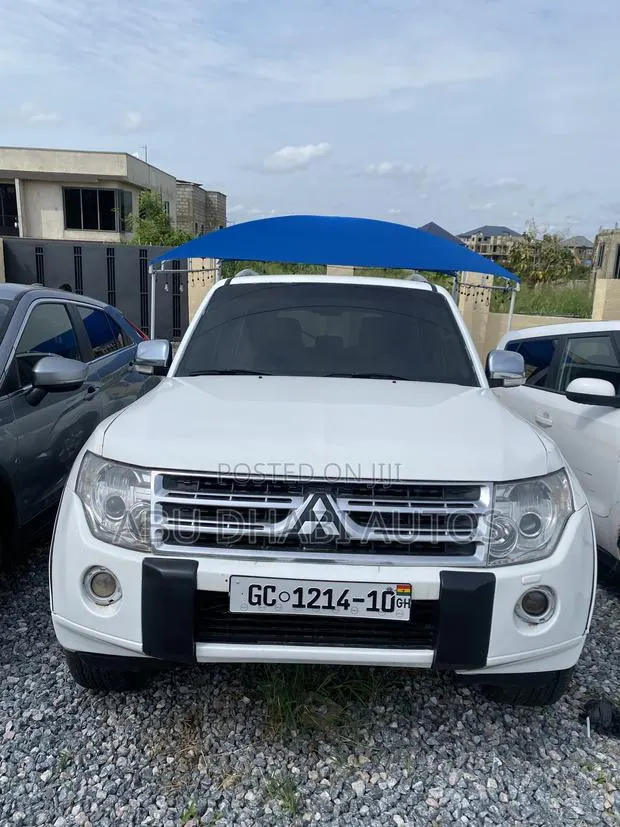 Mitsubishi Pajero 2010 White · Photo 1