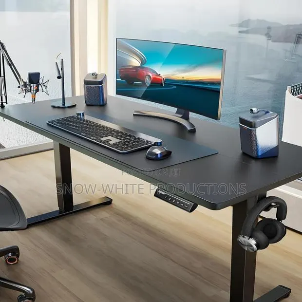 Adjustable Electronic Table · Photo 1