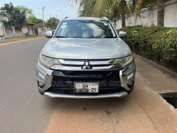 Mitsubishi Outlander 2018 Silver · Photo 1