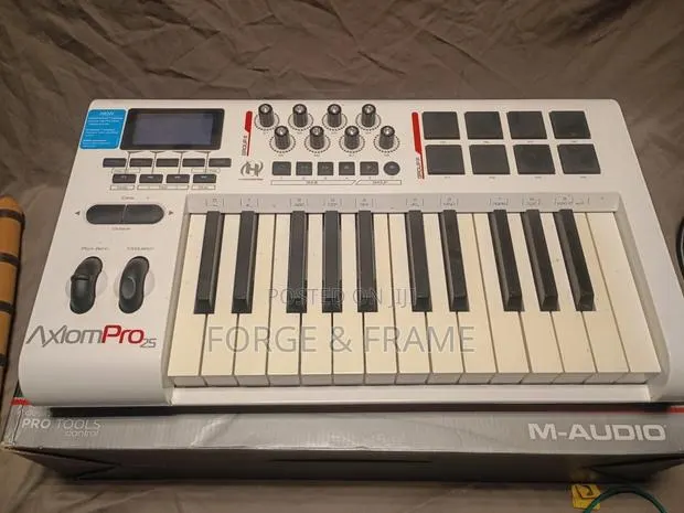 M-Audio Axiom Pro 25 Advanced USB MIDI Keyboard Controller · Photo 1