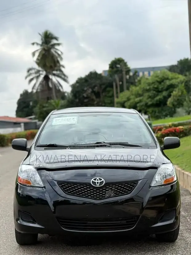Toyota Yaris 2012 Black · Photo 1