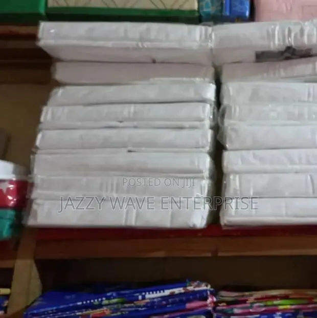Double Size 2 White Bedsheet Plus 4 Pillow Cases · Photo 1