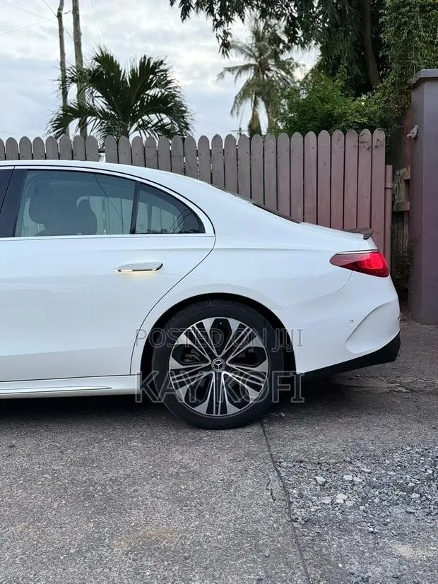 Mercedes-Benz E350 2025 White