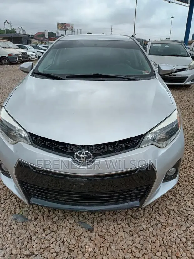 Toyota Corolla 2016 Silver · Photo 1