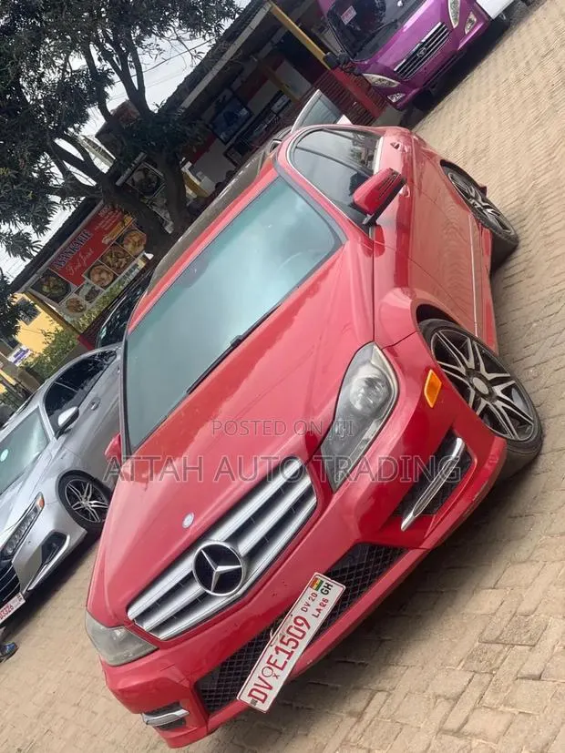 Mercedes-Benz C250 2014 Red · Photo 1