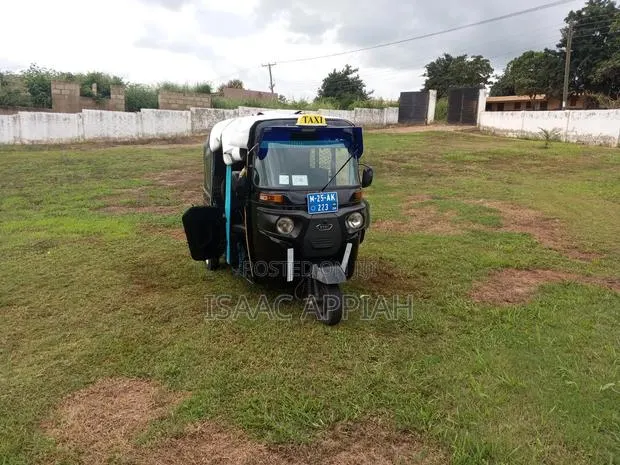 Bajaj RE 2025 Black · Photo 1