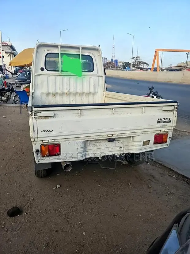 Daihatsu Delta 1999 White · Photo 1