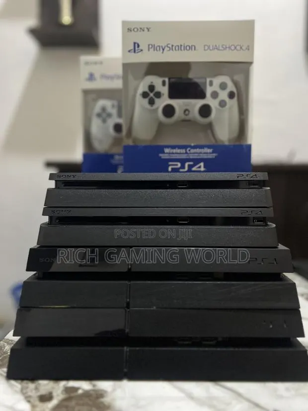 Ps4 Slim and Standard 10 Games Two Controllers · Photo 1