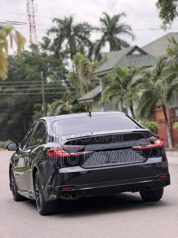 Toyota Camry SE 2025 Black · Photo 1