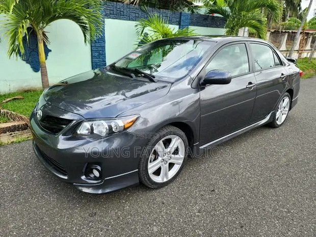 Toyota Corolla S Special Edition 4dr Sedan (1.8L 4cyl 4A) 2013 Gray · Photo 1