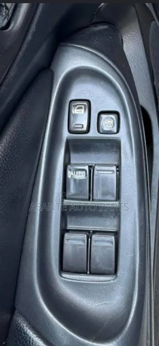 Nissan Sentra B15 Power Window Switch · Photo 1