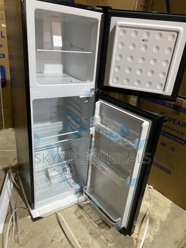 Massive Pearl 136liters Doubledoor Top Freezer Fridge · Photo 1