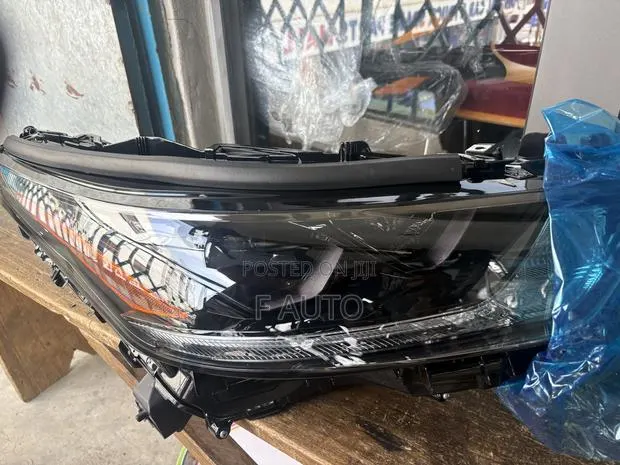 Toyota Highlander 2021,2022,2023 Headlight Full Touring With Charger · Photo 1