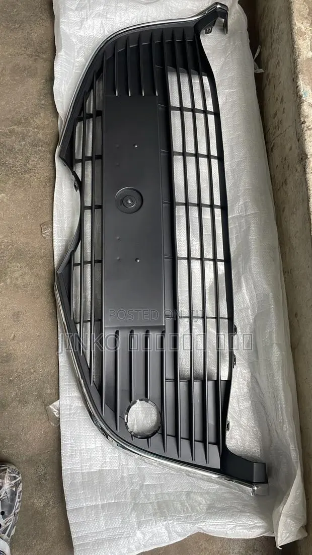 Toyota Yaris 2016 Hatchback Front Bumper Grille · Photo 1