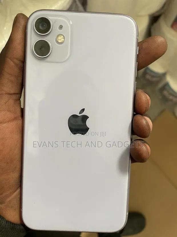 Apple iPhone 11 64 GB Purple · Photo 1