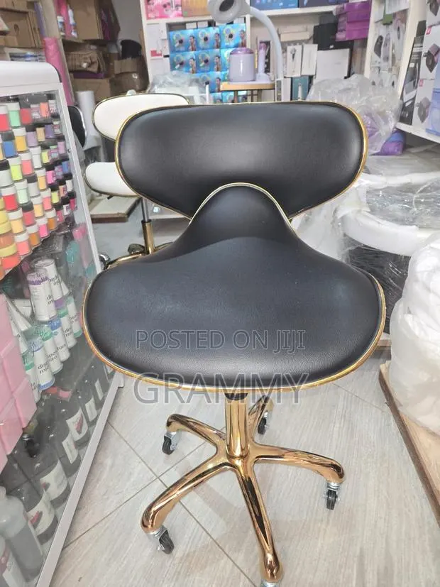 Portable Barbing Chair · Photo 2