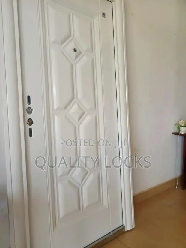 Standard White China Door and Accessories · Photo 1