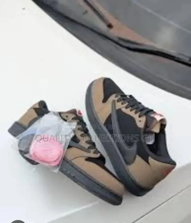 Nike Air Jordan 1 Low Travis Scott Velvet Brown · Photo 1