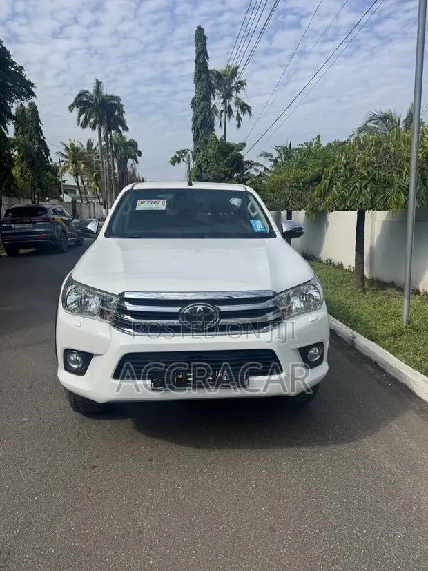 Toyota Hilux 2019 White