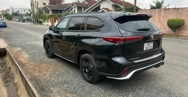 Toyota Highlander for Rent · Photo 2