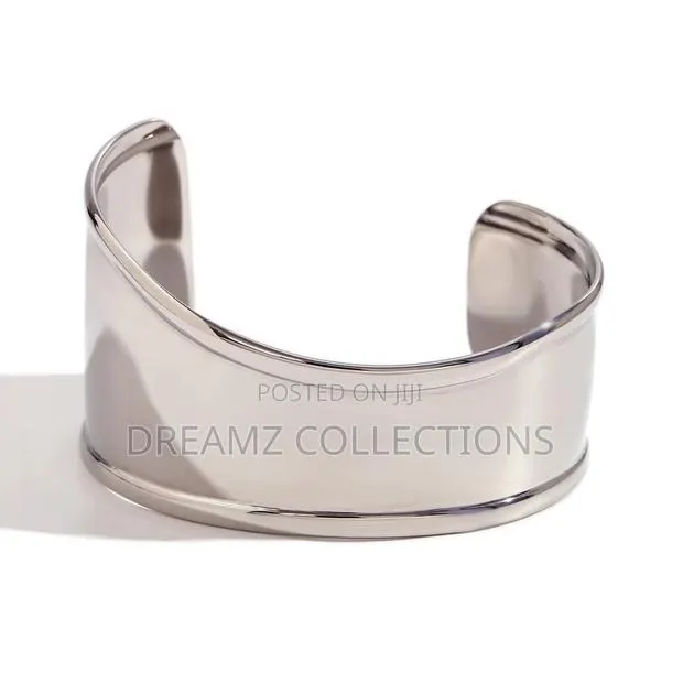 Wide Cuff Bracelet · Photo 1