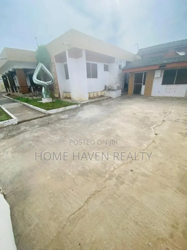 One Plot -Old House for Sale at Lapaz · Photo 1