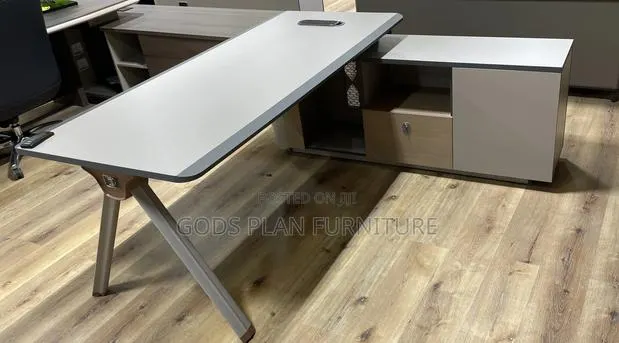 Modern Executive Office Desk · Photo 1