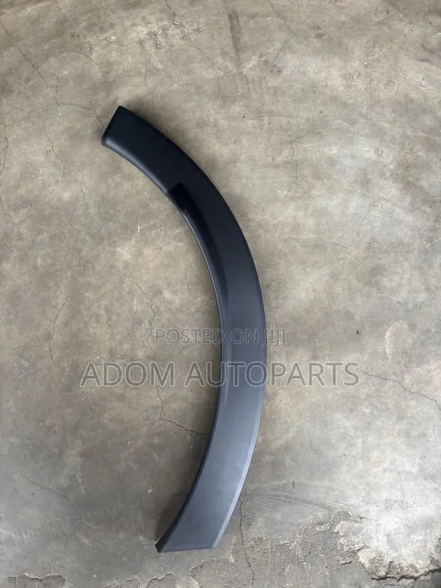 Honda CRV Back Fender Moulding 2023 2024 2025 2026 · Photo 1