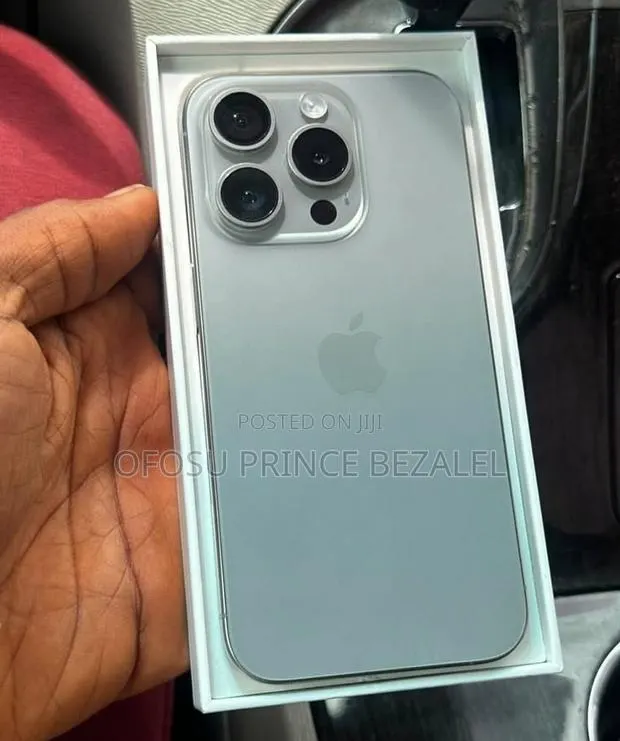 Apple iPhone 15 Pro Max 256 GB Gray · Photo 1