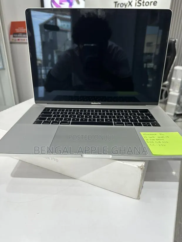 Laptop Apple MacBook Pro 2019 16GB Intel Core i9 SSD 1T · Photo 1
