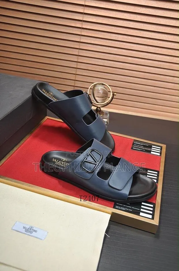 Leather Slippers Garavani Valentino · Photo 1