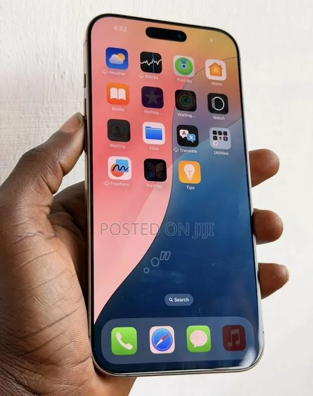 Apple iPhone 16 Pro Max 256 GB Gold · Photo 1