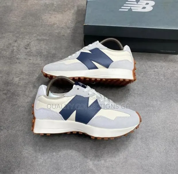 New Balance 327 Moonbeam · Photo 1