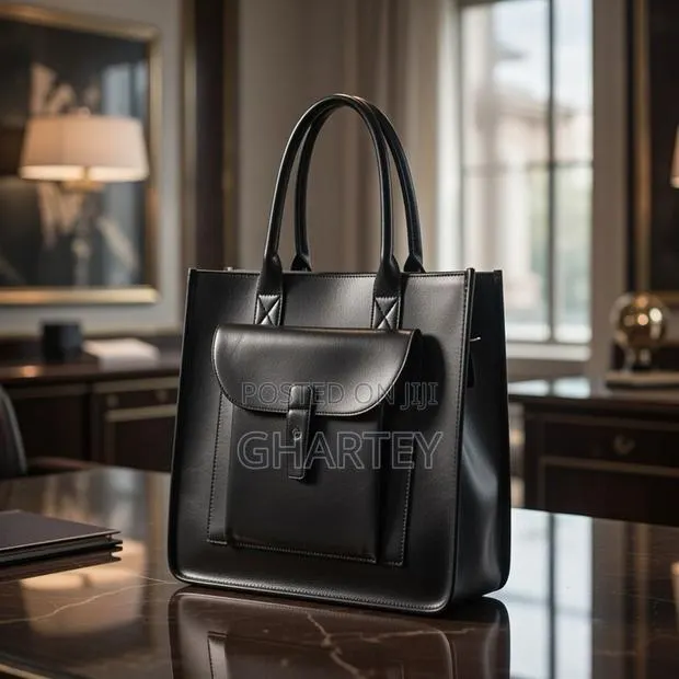 Elegant Structured Leather Tote Bag · Photo 1