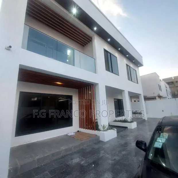 5bdrm House in Kg Franco Properties, Airport Residential Area for sale · Photo 1
