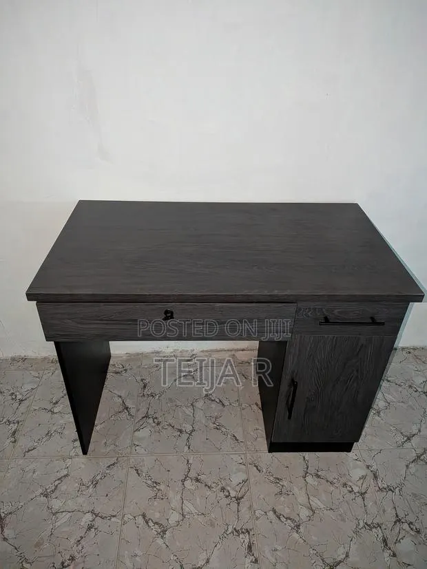 Office Desk · Photo 1