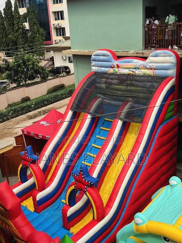 Circus Christmas Bouncy Castle · Photo 3