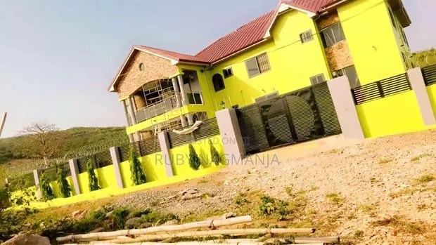 8bdrm House in Julie Estate, Oyibi for sale · Photo 1