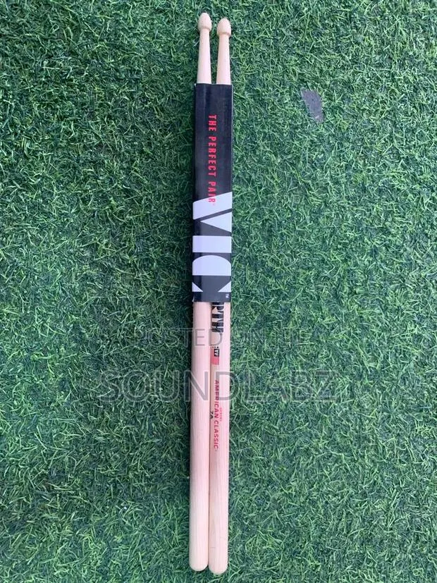 Vic Firth American Classic Hickory Drumsticks 7a · Photo 1