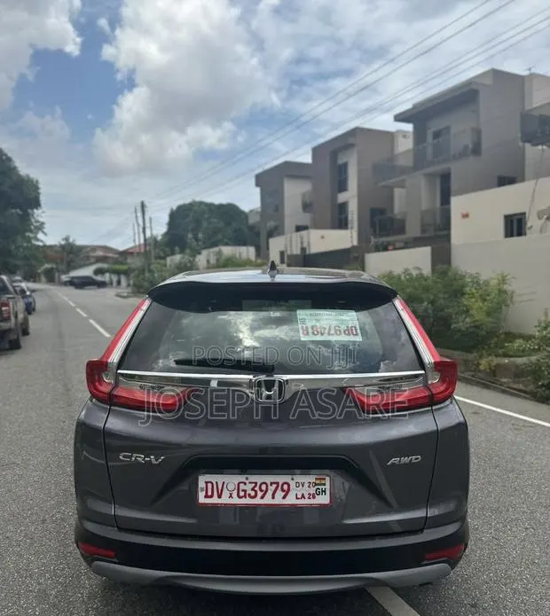 Honda CR-V 2019 Silver · Photo 1