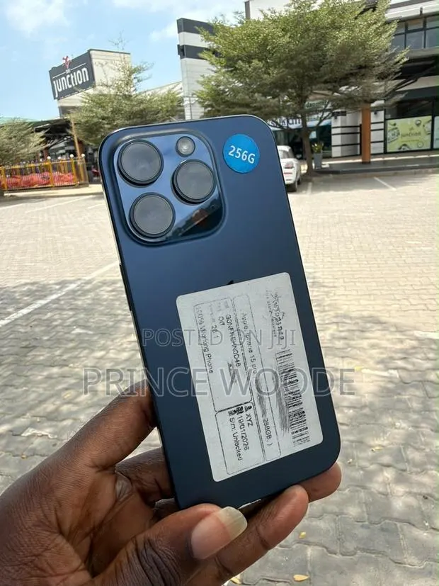 Apple iPhone 15 Pro 256 GB Blue · Photo 1