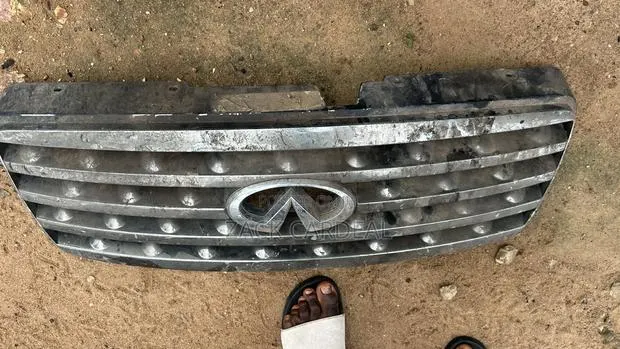 Infinity Fx35 2008-2012 Front Grill Available · Photo 1