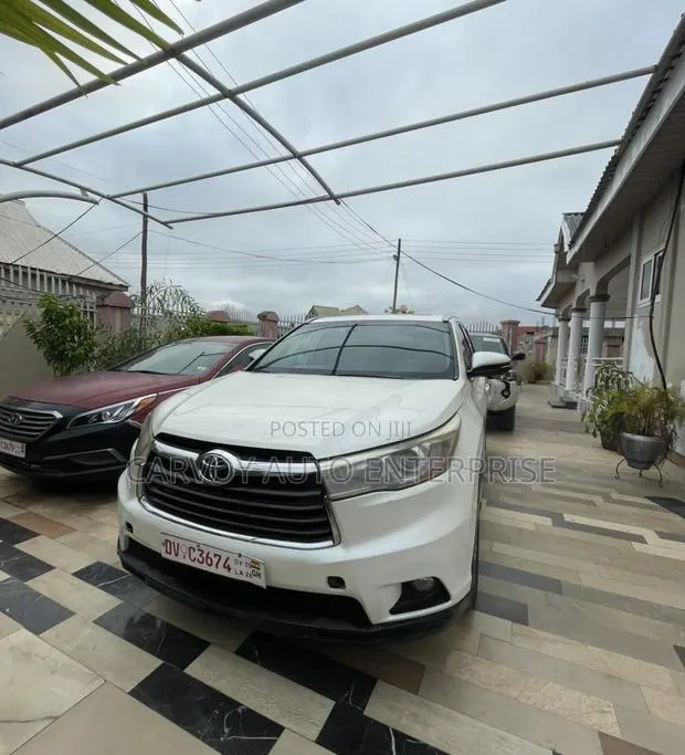 Toyota Highlander Limited Platinum 4dr SUV AWD (3.5L 6cyl 6A) 2015 · Photo 1