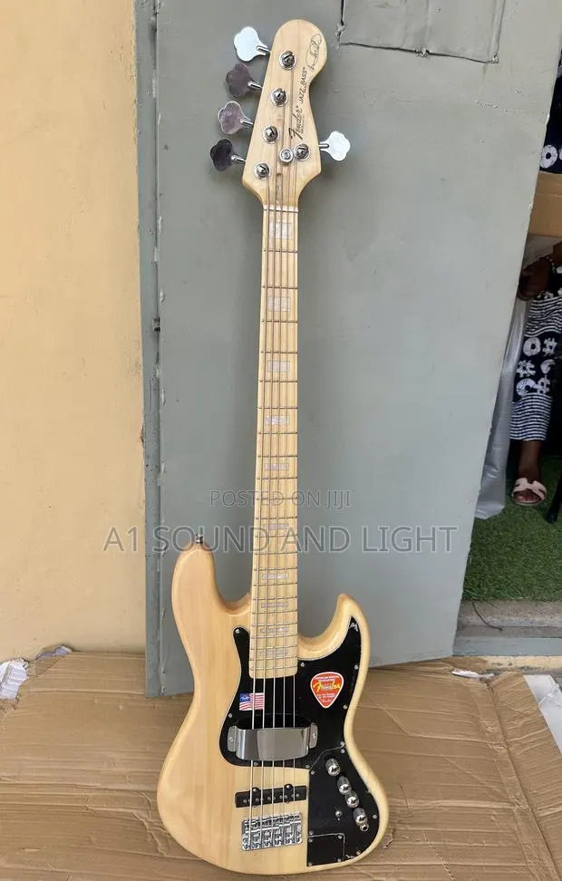 Fender Jazz Bass 5 Strings Active Guitar · Photo 1